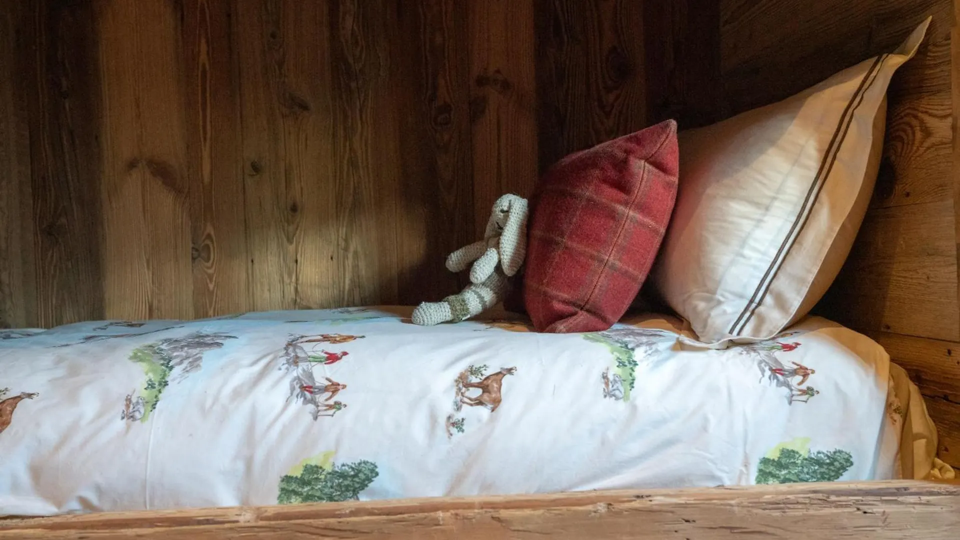 Eleven Chalet Hibou Le Miroir France